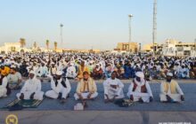 أهالي مرزق يُؤدون صلاة العيد في صورة تظهر ملامح التصالح الذي يعم المدينة