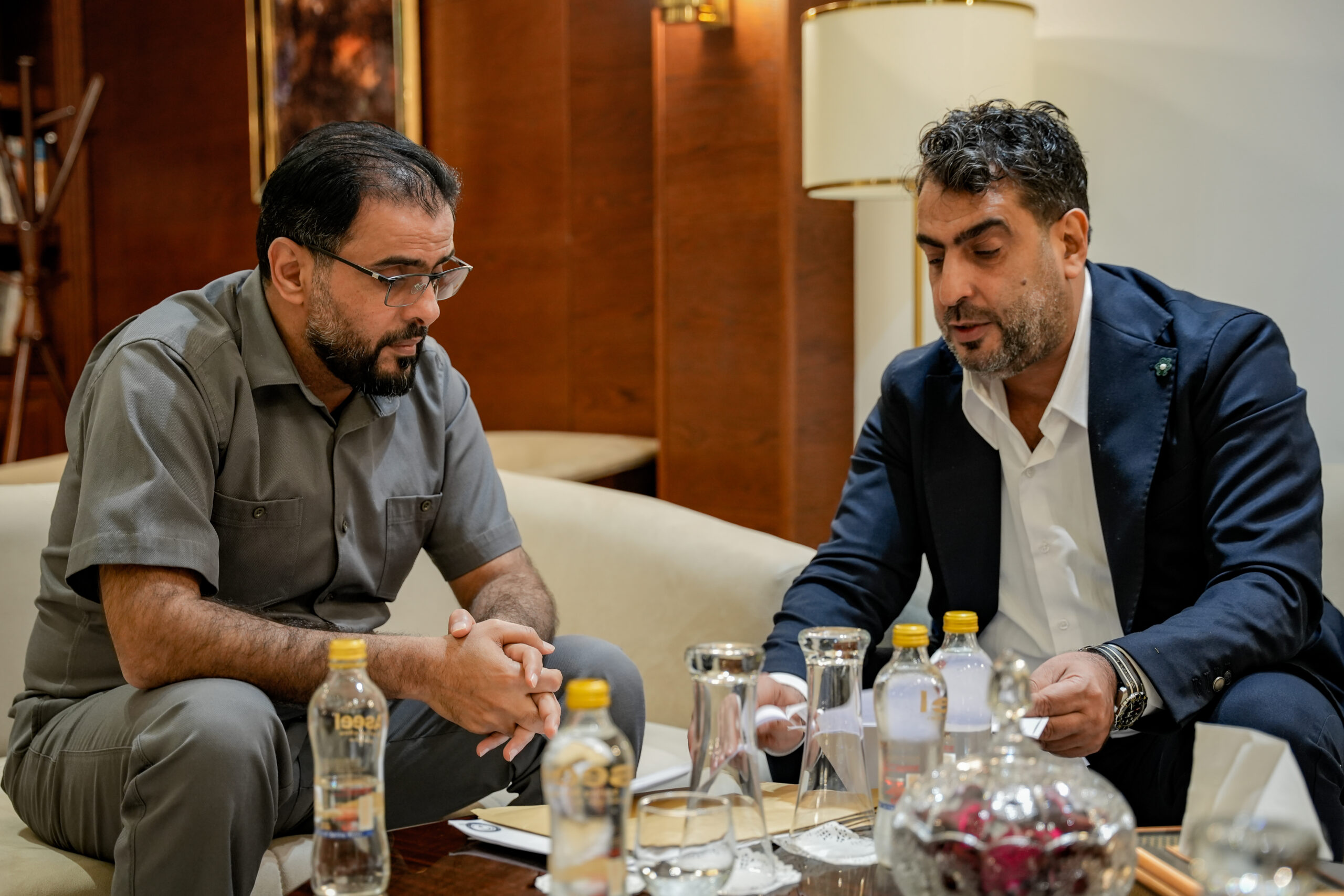 حماد يطلع على مستجدات عمل فرق الصيانة ووضع الشبكة الكهربائية خلال لقائه مع البدري