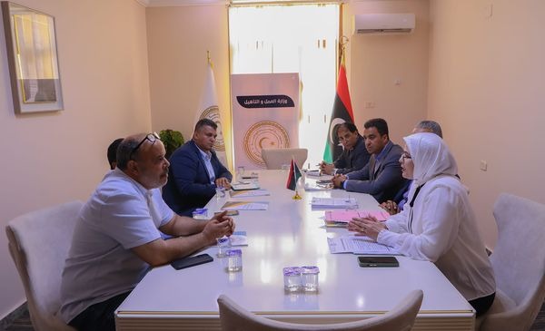 وزارة العمل تبحث اشتراطات السلامة المهنية بمصنع الأسمنت بمدينة زليتن