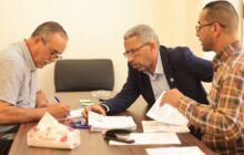 وزارة العمل تُواصل تسليم حوافظ مرتبات العاملين بالشركات المتعثرة