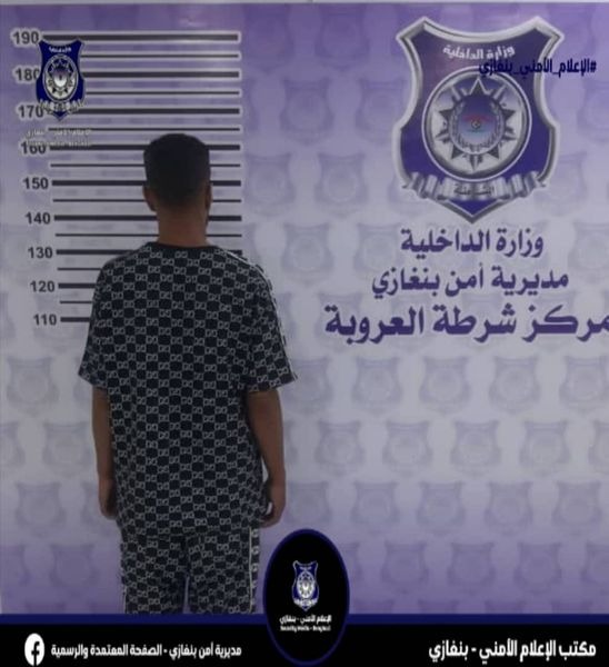 القبض على شخص سرقة من مركبات المواطنين ببنغازي
