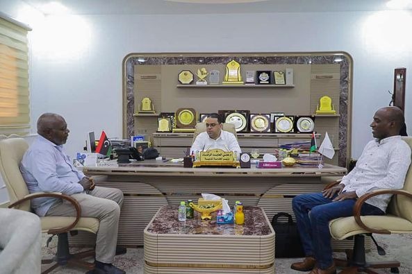 العابد يبحث سُبل تطوير آليات العمل مع مديري مكاتب بنت بية والغريفة