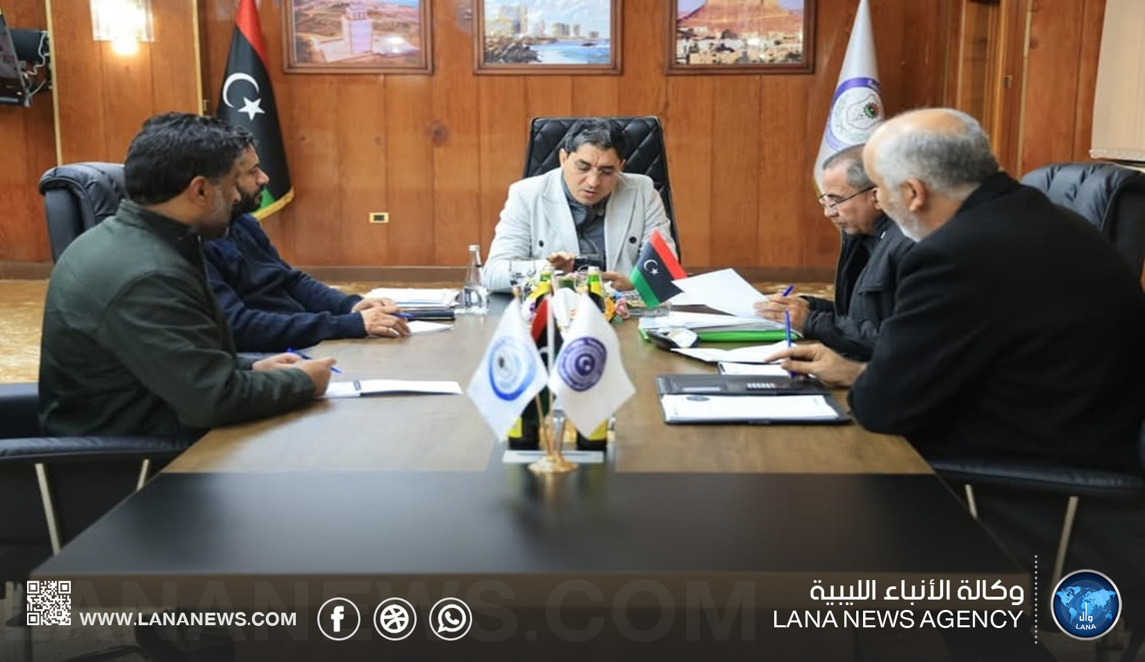 وزير العمل والتأهيل يُتابع سيّر عمل اللجان بشأن الصرف للعاملين بالشركات المتضررة