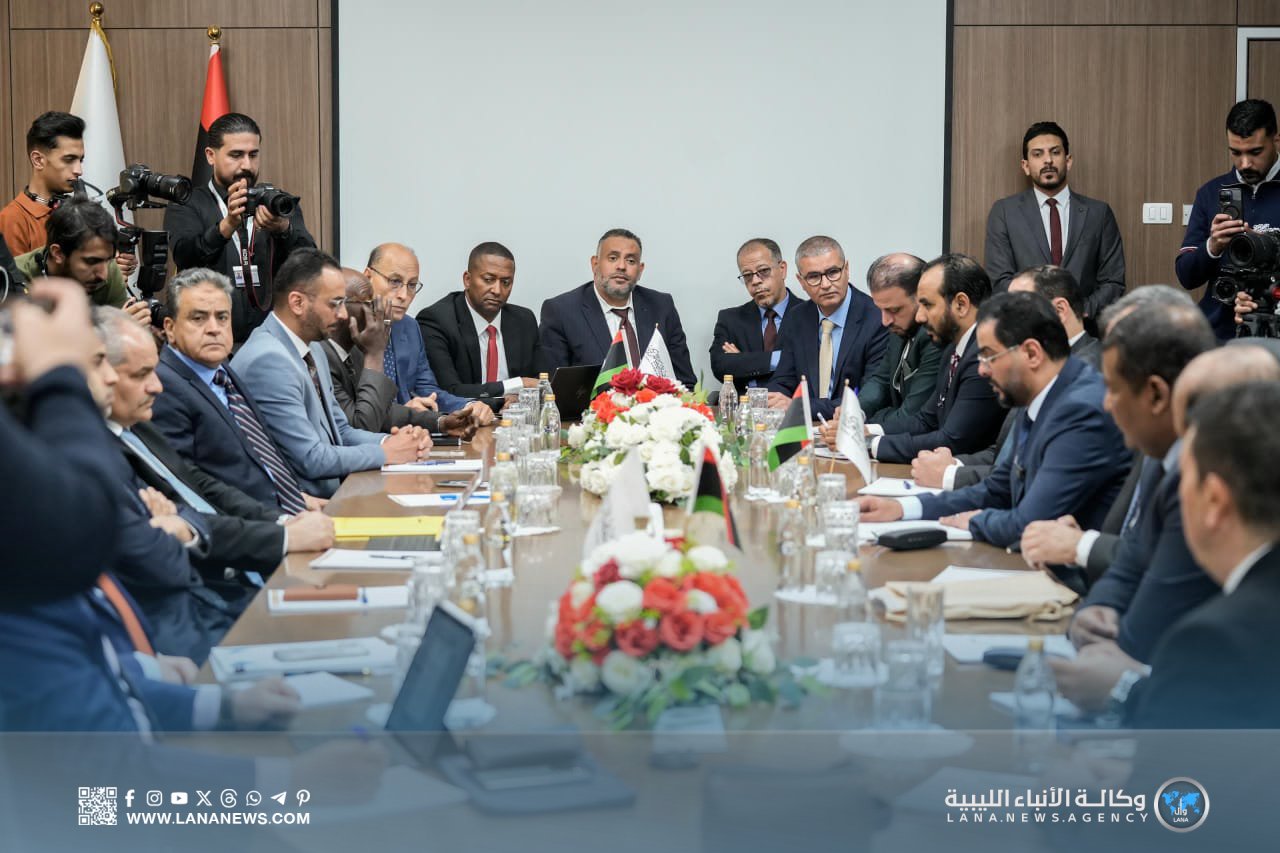 رئيس الحكومة الليبية يبحث مع محافظ المصرف المركزي سبل مواجهة التحديات الاقتصادية في البلاد  