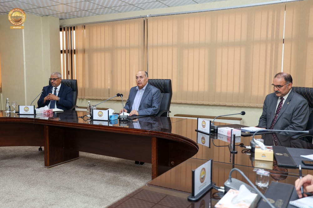 رئيس ديوان مجلس النواب يتابع خطط تطوير أداء الإدارات والمكاتب التابعة للديوان