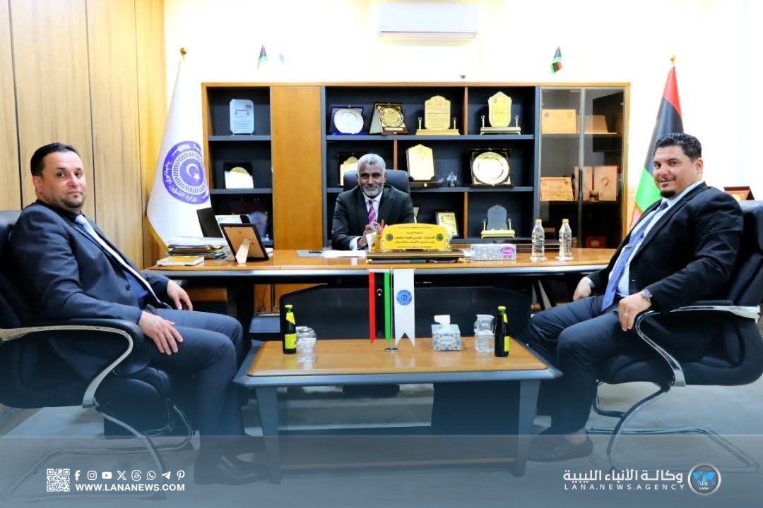 وزير الشؤون الإفريقية يؤكد دعمه للتعاون الثقافي مع المراكز البحثية الليبية