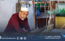 سبعيني واقف للحفاظ على حرفة النول من التلاشي ويدعو لدعم الصناعات التقليدية
