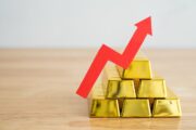 ارتفاع لأسعار الذهب وتراجع للدولار وترقب قرار الفدرالي الأميركي
