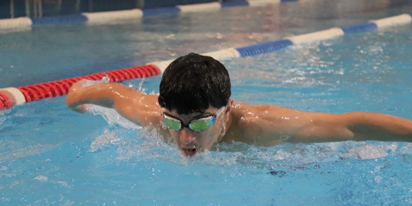 غياب المسابح يدفع سباحي ليبيا للتدريب في ظروف صعبة