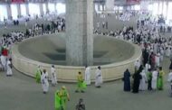 الحجاج يرمون الجمرات في ثاني أيام التشريق