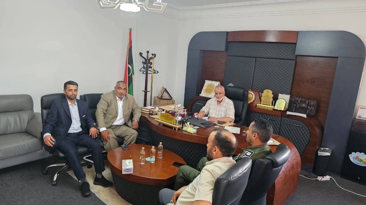 وزير الزراعة يبحث سبل تعزيز القطاع في بلدية مرسي دافنة