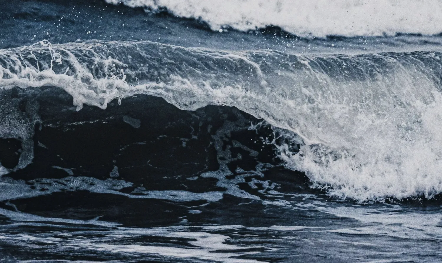 تحذيرات من موجات تسونامي بعد زلزال ضرب الساحل الشرقي لروسيا