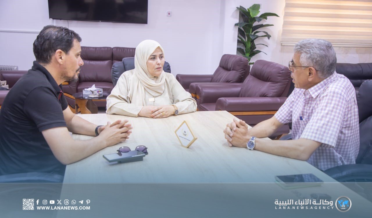 «شنيب» تتفقد سير العمل بفرع صندوق الضمان الاجتماعي بمدينة درنة