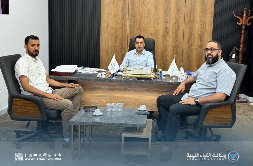 الخدمة المدنية تبحث معالجة صعوبات إدارية ومالية ببلدية زويتينة - سلطان