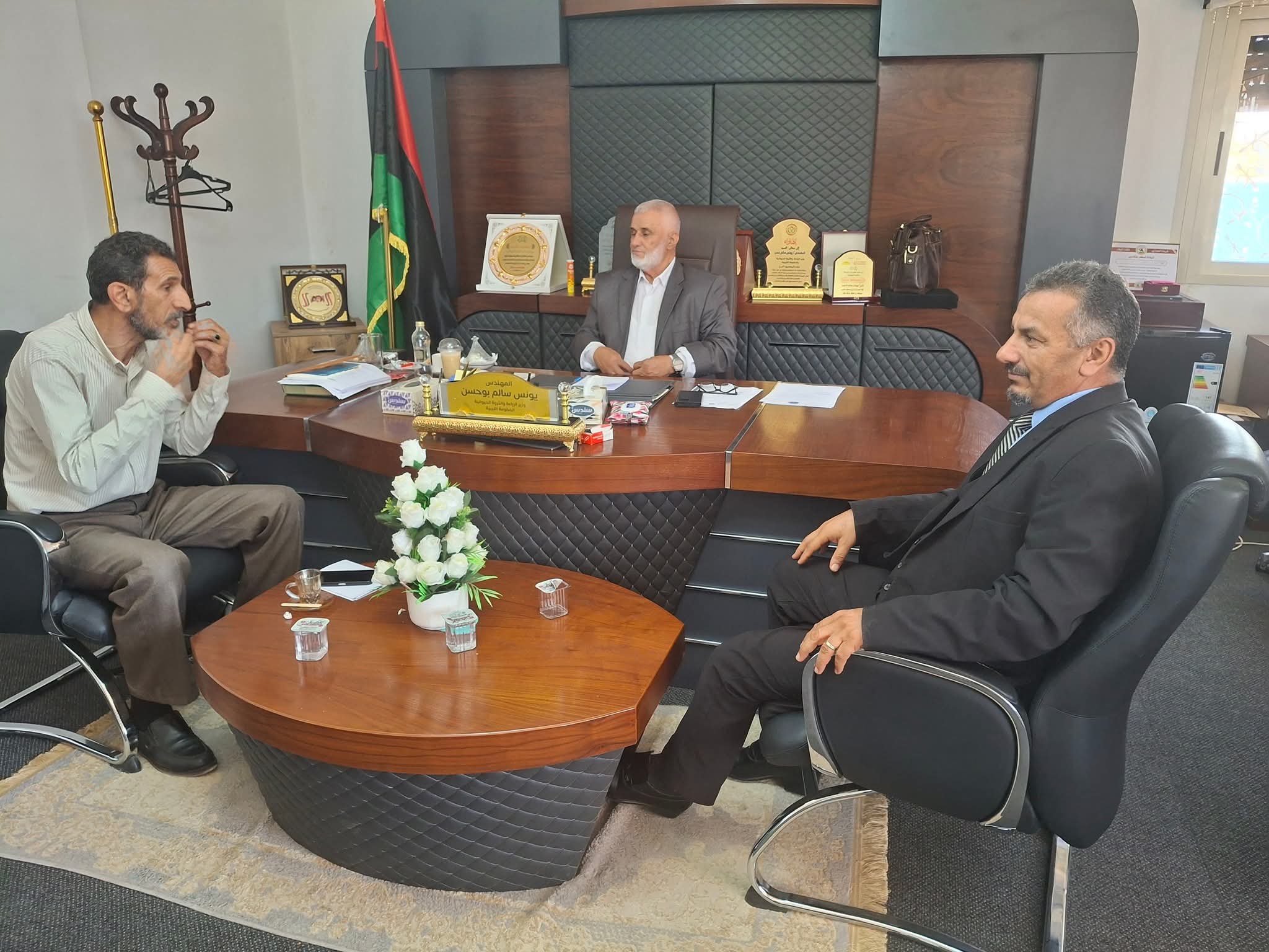 وزير الزراعة يبحث تفعيل مشاريع وتحسين حملات التحصين