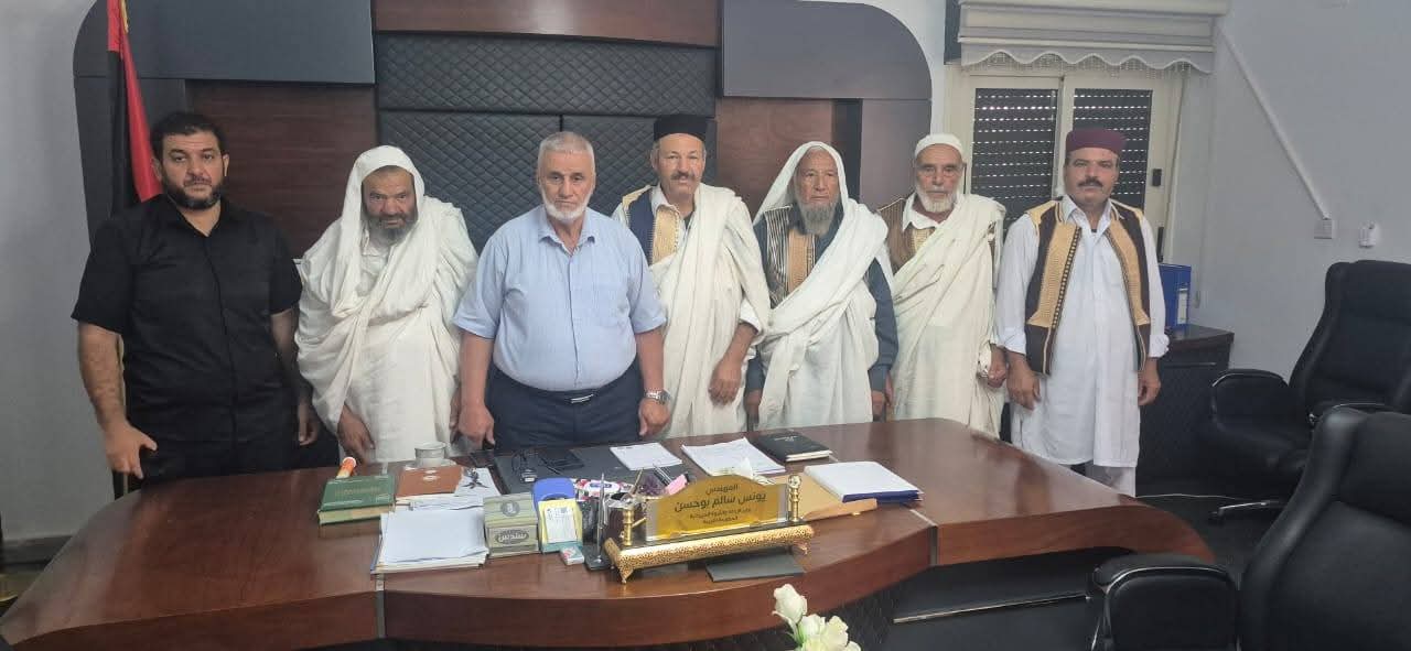 وزير الزراعة يبحث مع وفد بلدية تندميرة آليات دعم القطاع الزراعي