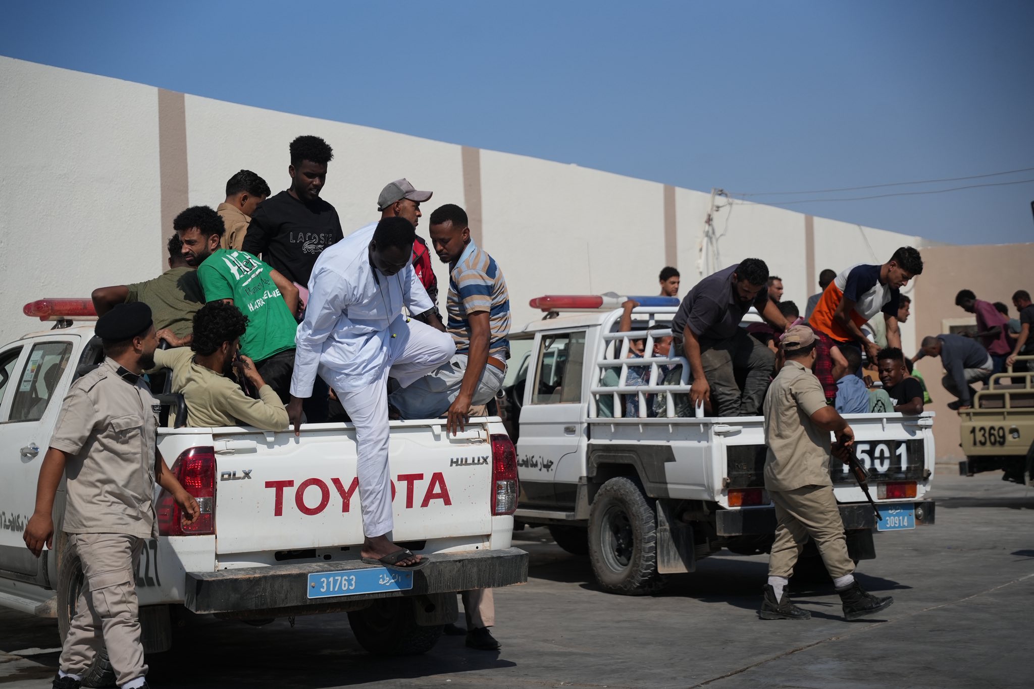 ضبط (200) مهاجر غير شرعي في مدينة طبرق