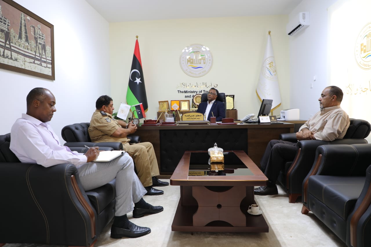 وزير السياحة يتابع عمل الشرطة السياحية ومراقبات الآثار