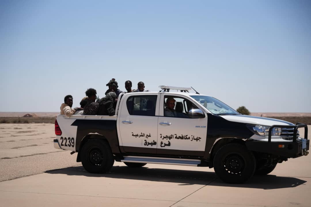 ترحيل 250 مهاجرًا غير شرعي من الجنسية الصومالية إلى سبها