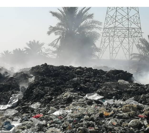 بين الدخان والاختناق .. حرق النفايات يهدد صحة مواطني بنغازي