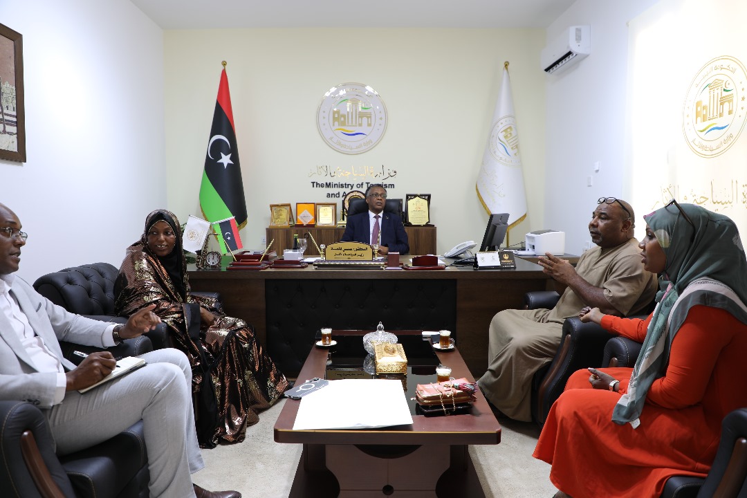 وزير السياحة يلتقي وفد غات لدعم الحرف التقليدية