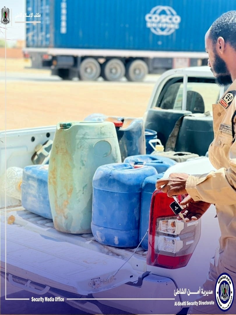 مركز شرطة قيرة يضبط وقود مهرب في موقع لوقوف الشاحنات