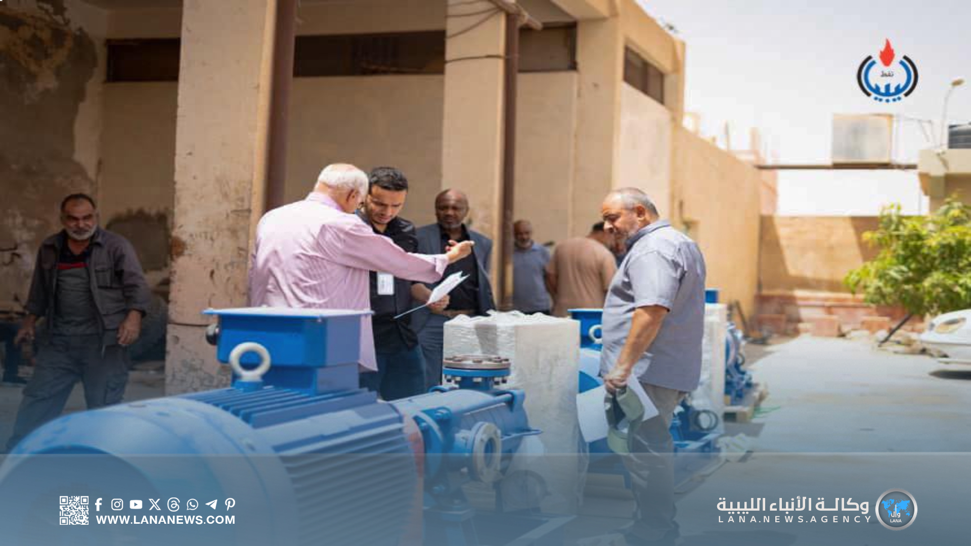 مؤسسة النفط تسلم بلدية أجخرة مضخات غاطسة لمعالجة أزمة مياه الشرب