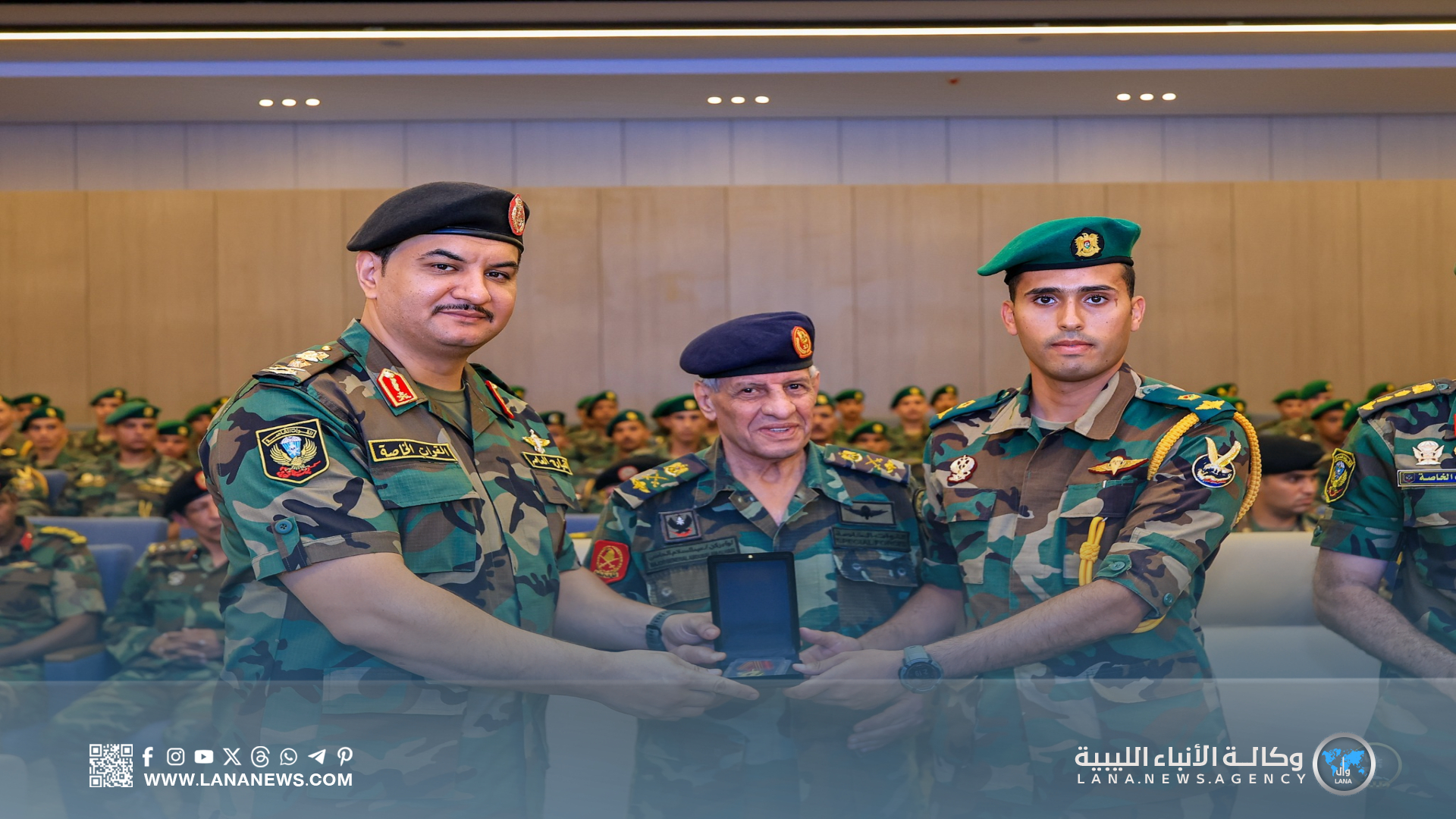 رئيس أركان القوات البرية يلتقي عناصر القُوّات الخاصّة ويُكرم المُتميزين