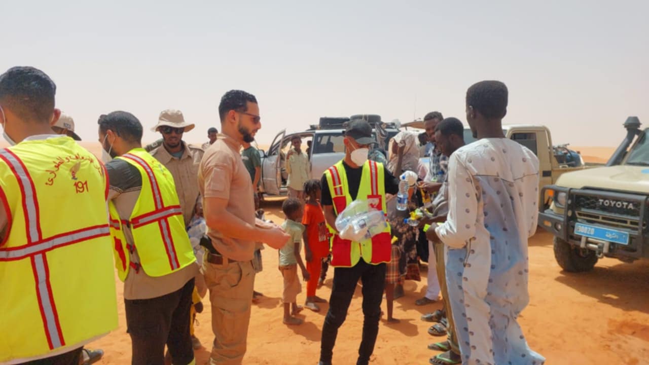 مدينة الكفرة تؤدي دورًا إنسانيًا محوريًا في استقبال اللاجئين السودانيين