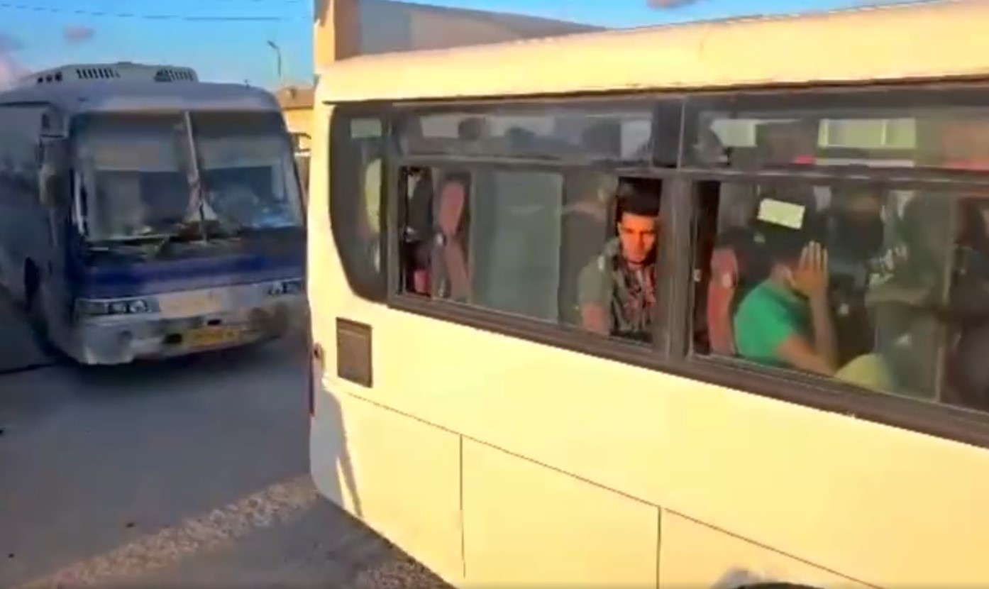 ترحيل (462) مصرياً عبر منفذ امساعد البري