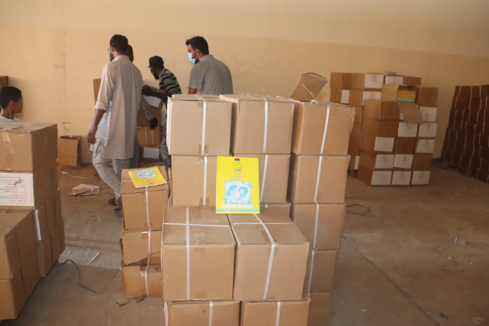 بدء وصول شحنات الكتاب المدرسي لمخازن مراقبة تعليم بلدية سرت