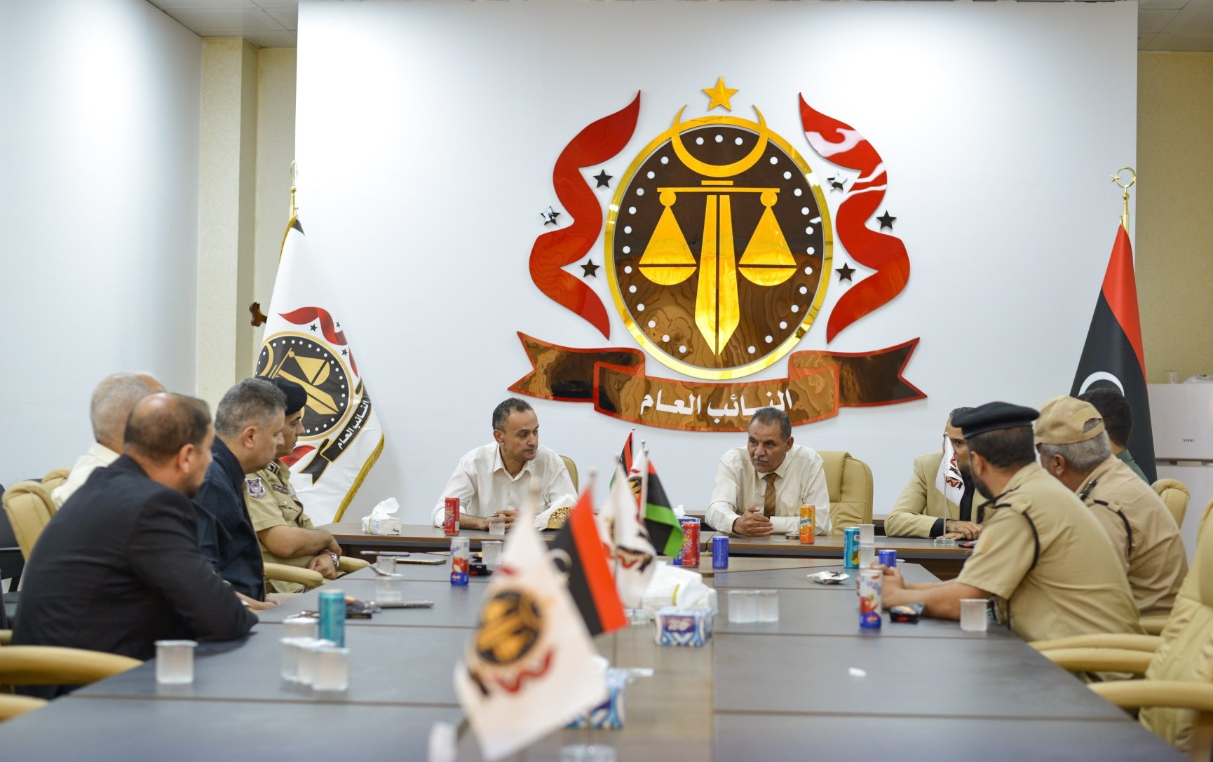 اجتماع أمني بمدينة بدرنة لتعزيز التنسيق بين الأجهزة الأمنية والعسكرية