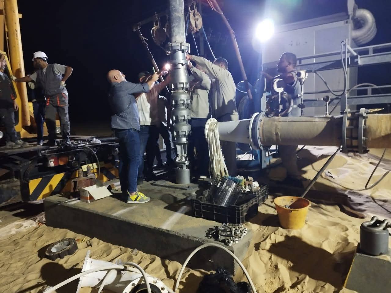 تواصل أعمال تركيب المضخة الأولى في بئر رقم (405) بحقل تازربو