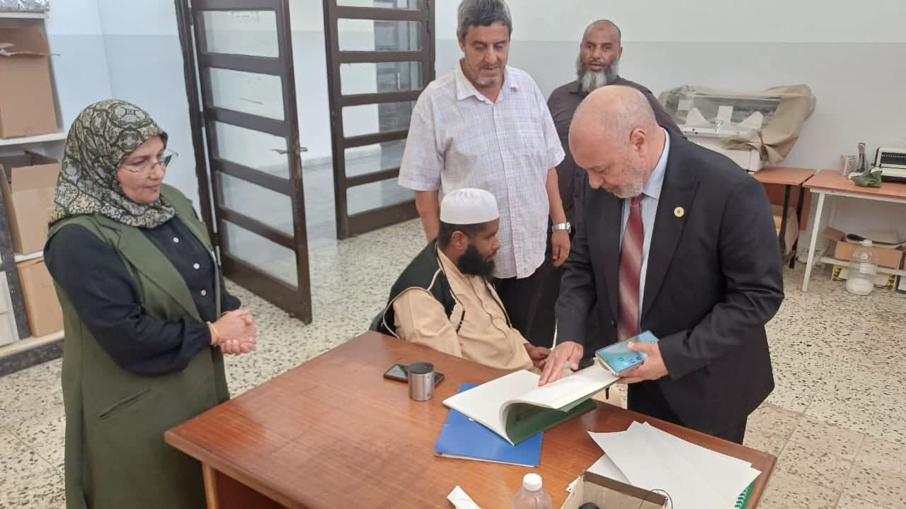 وزير التعليم يبحث آلية دمج المكفوفين في التعليم والمجتمع