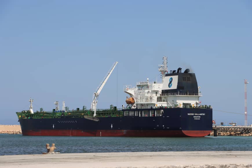 وصول ناقلتين بنزين لميناء المنطقة الحرة جليانة 