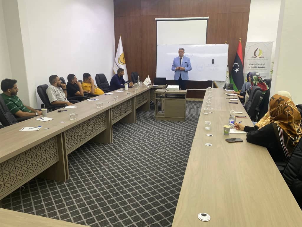 اختتام دورة تدريبية حول إعداد التقارير الإدارية في بنغازي