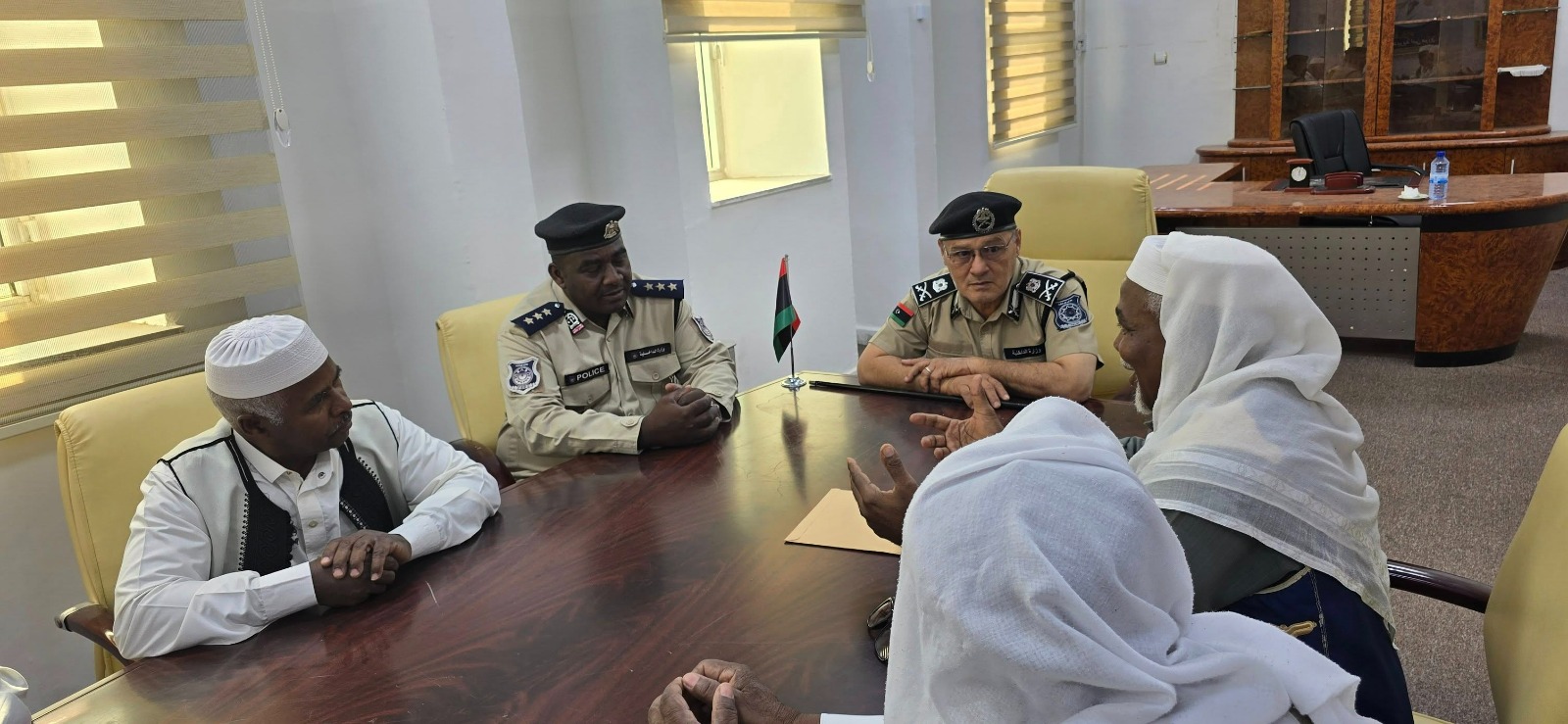 مدير أمن مرزق يؤكد أهمية الشراكة المجتمعية خلال لقائه أعيان حج حجيل