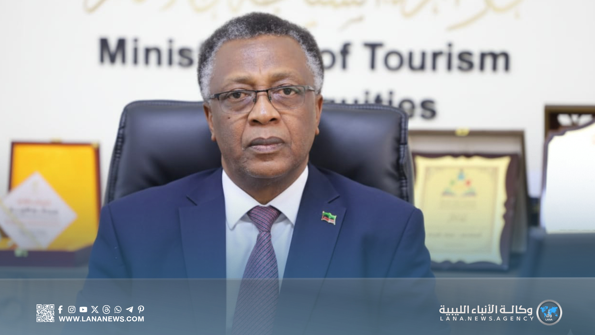 وزير السياحة يهنئ العاملين بالقطاع