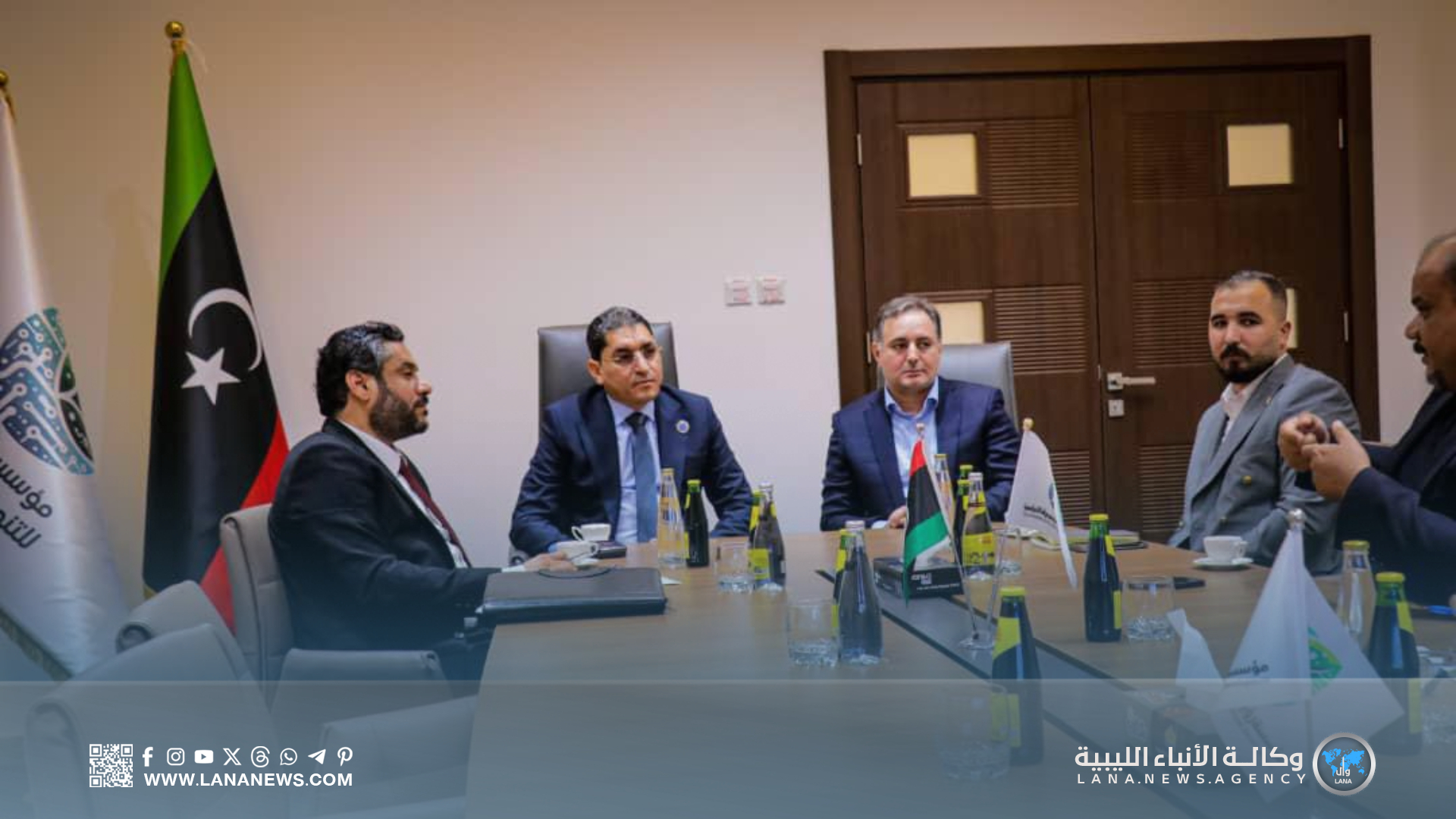 وزير العمل يناقش التحول الرقمي والتعاون مع مؤسسة رؤيا في بنغازي