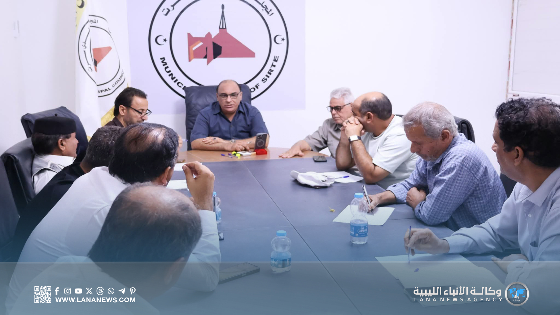 عميد بلدية سرت يبحث مع مخاتير المحلات سُبل تحسين الخدمات للمواطنين