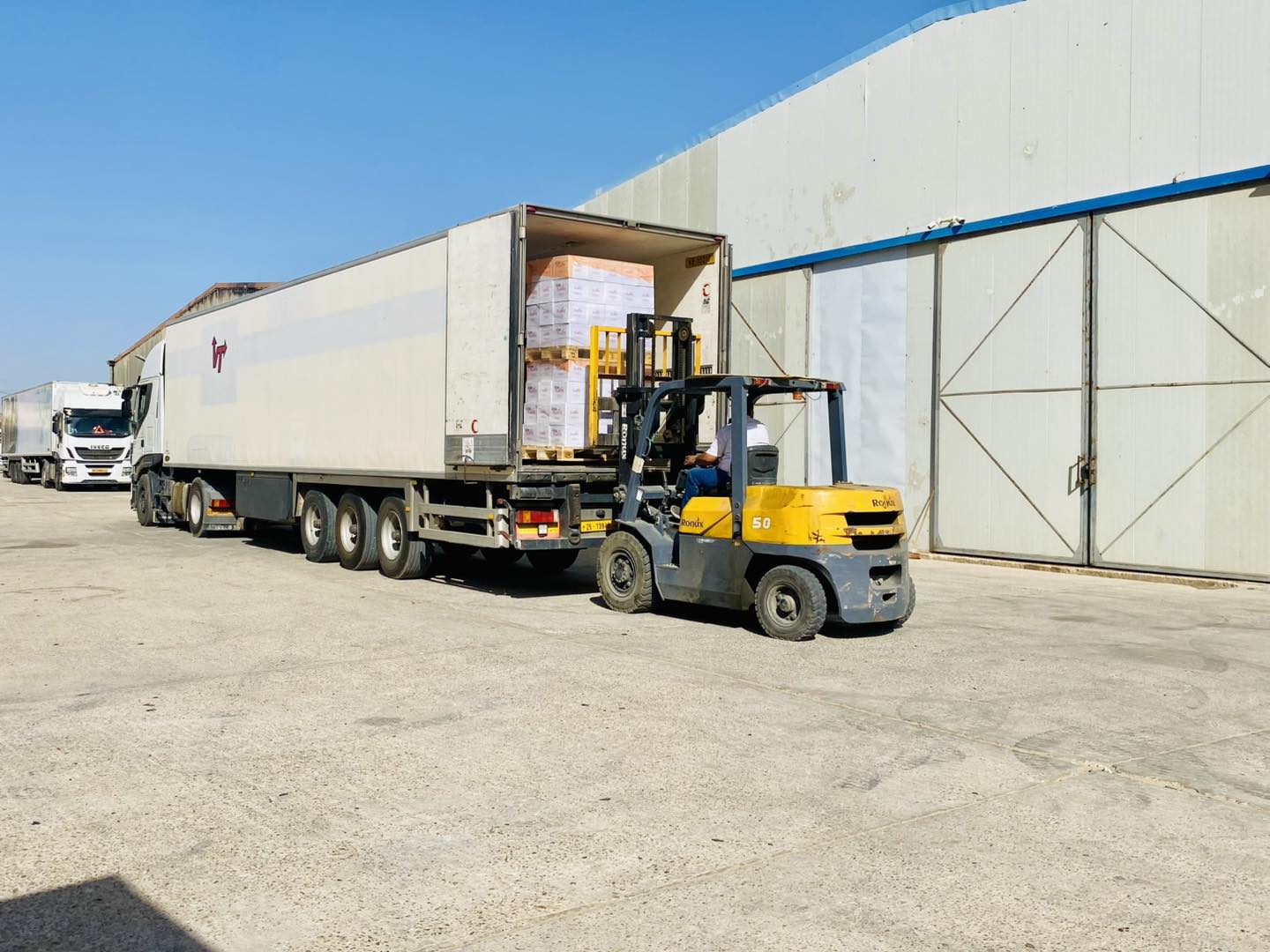 الإمداد الطبي يدعم مراكز علاج الكلى بإمدادات جديدة