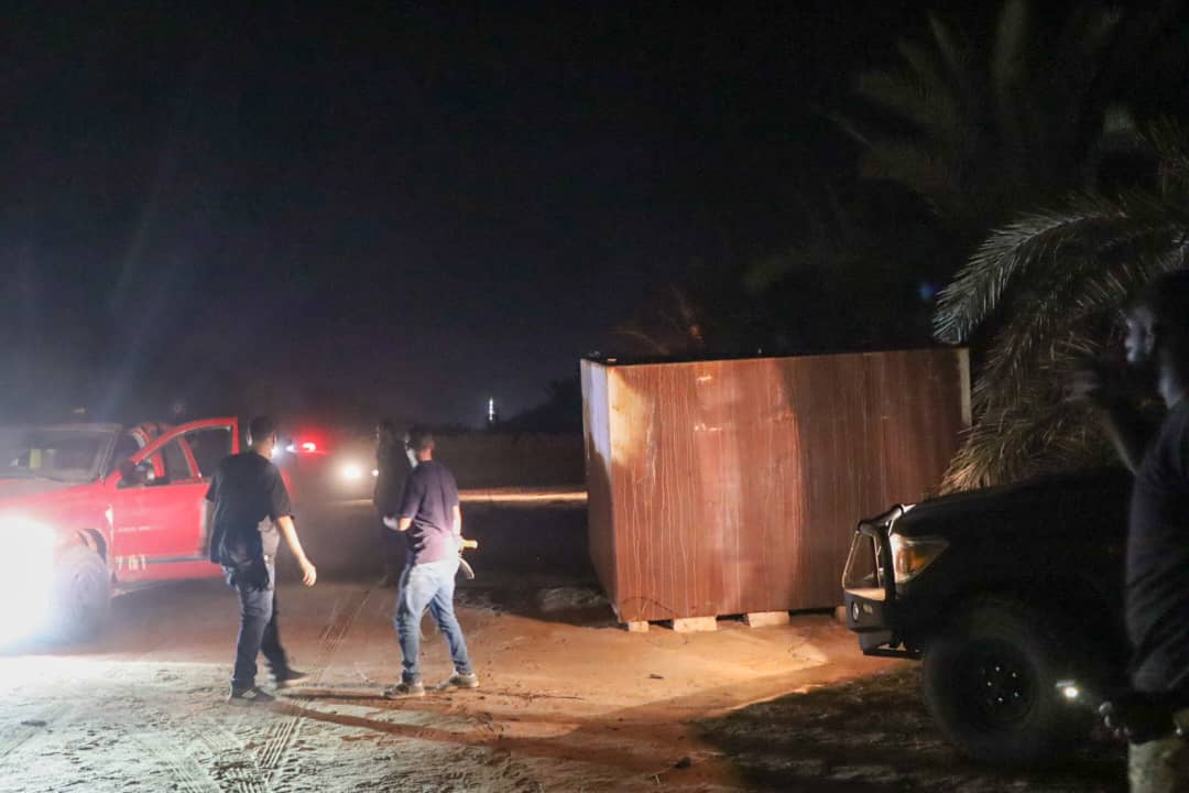 مداهمة مزرعة في جالو وضبط مشتبه به في قضايا تهريب