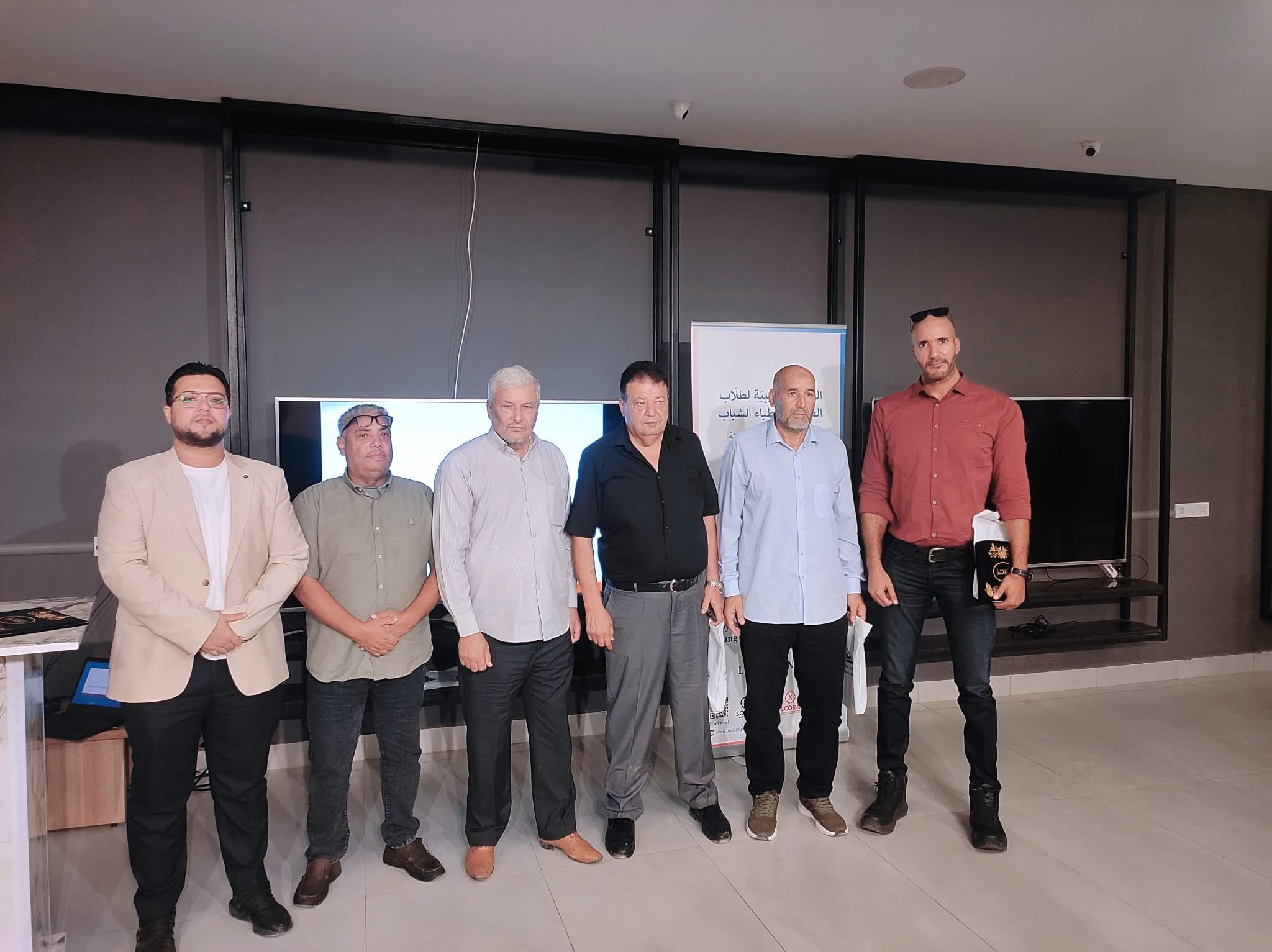 مدرب ليبي يدعو لتعليم الأطفال مهارات السباحة للوقاية من حوادث الغرق