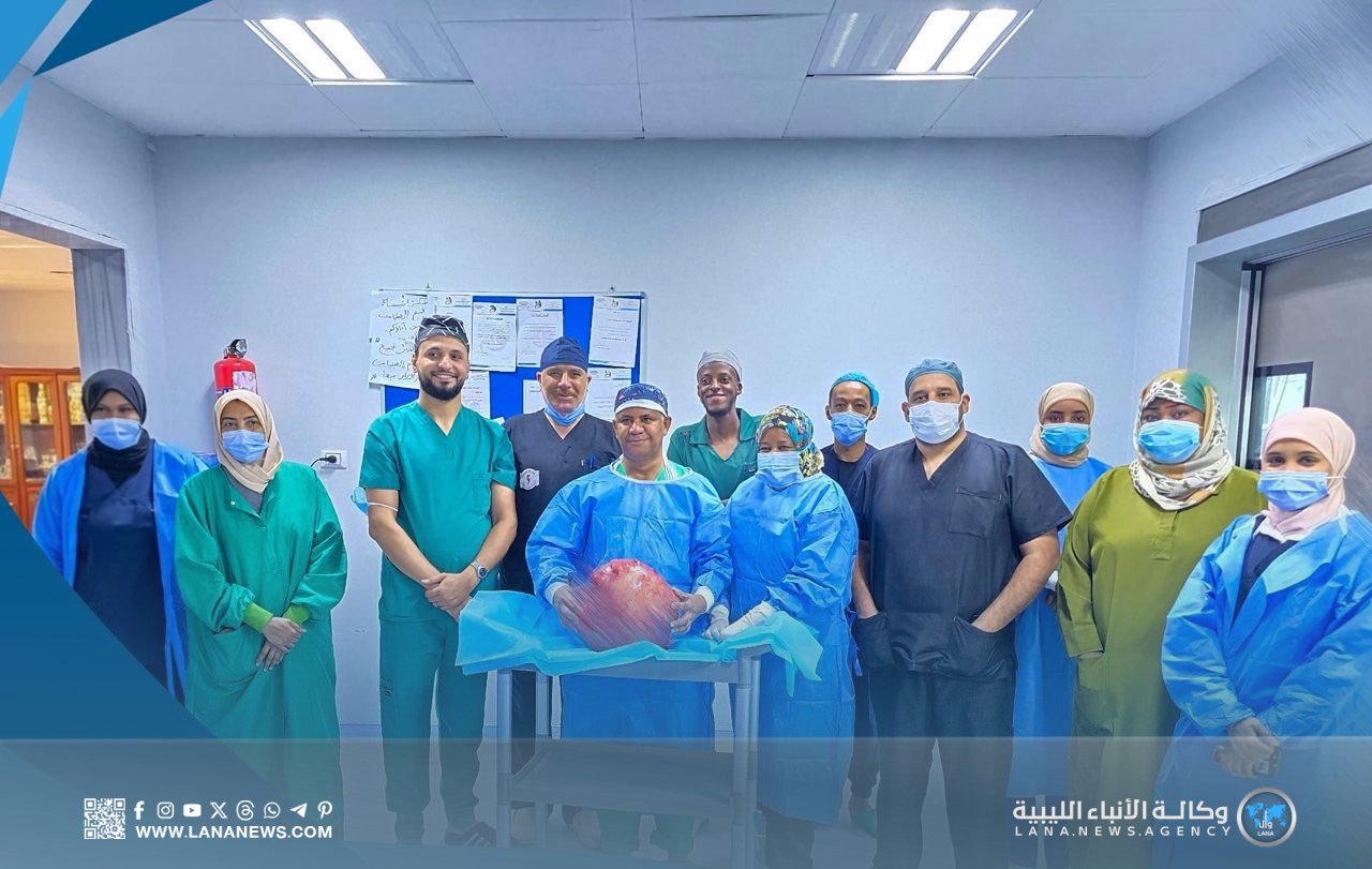 استئصال ورم يزن 30 كيلو جرام من رحم امرأة أربعينية