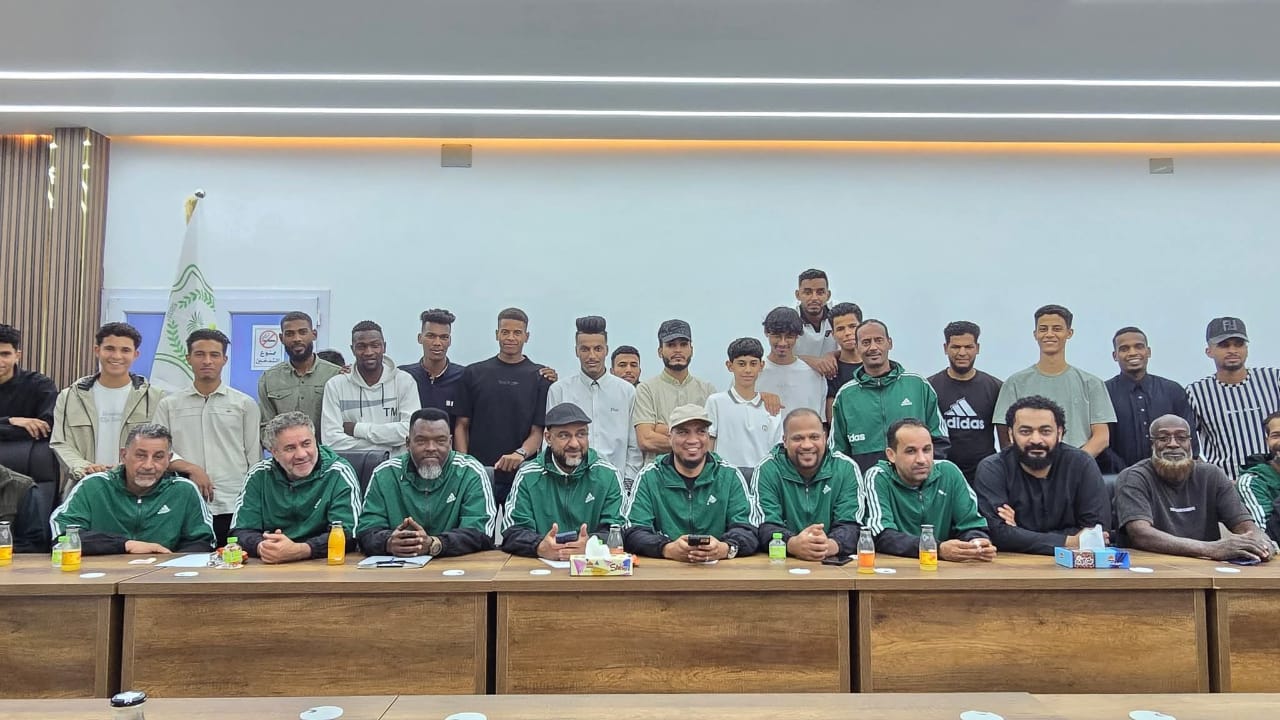 مجلس إدارة نادي الزهراء يعقد اجتماعًا موسعًا مع اللاعبين والجهاز الفني
