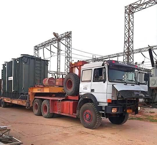 وصول محول جديد جهد 220 ك.ف إلى محطة المرج