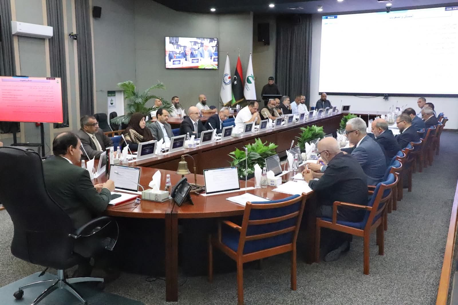 شركة الخليج للنفط يناقش تطوير المصافي وخطة التشغيل لعام 2026