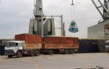 ميناء الحرة جليانة يواصل العمل على مدار 24 ساعة لتفريغ السفن