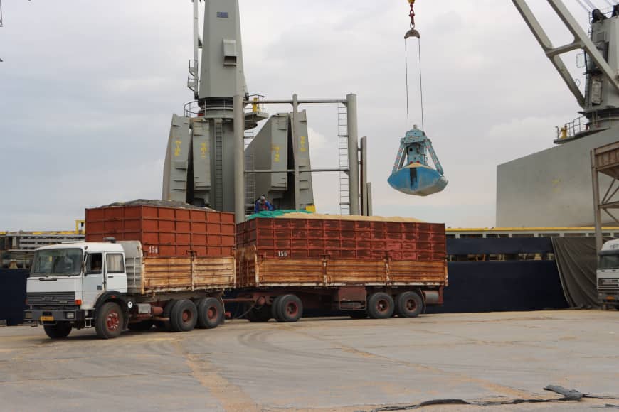 ميناء الحرة جليانة يواصل العمل على مدار 24 ساعة لتفريغ السفن