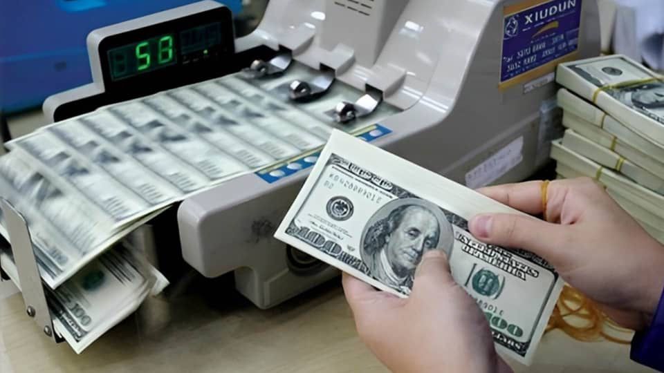 تحديات تواجه شركات الصرافة في بنغازي بسبب تأخر توفير الدولار